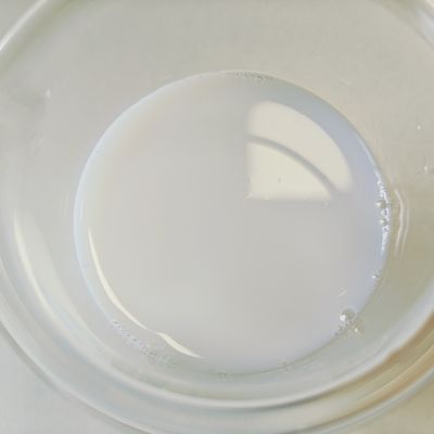 Copolymère d'acrylates avec fonctions coémulsifiantes Modificateur rhumologique blanc laiteux pour shampooing CAS 25035-69-2