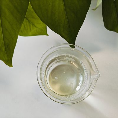 Cas 6197-30-4 Octocryléne UV Filtre absorbeur UVB soluble dans l'huile pour le soleil additif d'absorption ultraviolette avec la plus haute pureté