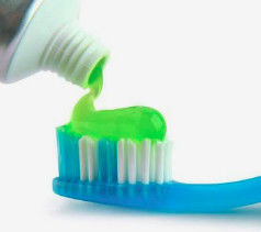 Surfactants anioniques Cocoyl Shampooing à l' acide glutamique pour les cheveux endommagés Lavage corporel pour les peaux sensibles CAS 210357-12-3