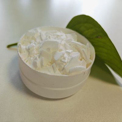 Émulsifiant traditionnel solide de flocons blancs Ceteareth-25 Cas n° 68439-49-6 pour les préparations cosmétiques