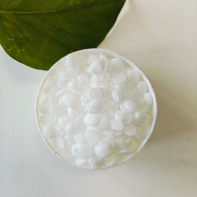 Alcool de cétéaryl et glucoside de cétéaryl solide granulaire EO libre émulsifiant naturel avec une stabilité exceptionnelle jaune