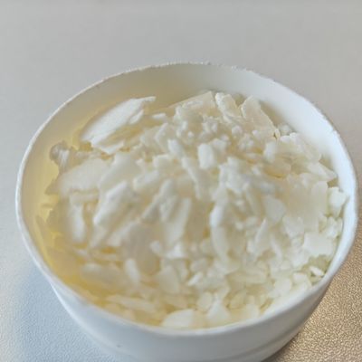 CAS 72175-39-4 PEG-20 Sesquistearate de méthyle glucose Matériau cosmétique à capacité émulsifiante exceptionnelle