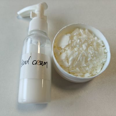 CAS 1338929-66-0 PEG-120 Trioléate de méthyle de glucose Modificateur de la rhéologie Ingrédients cosmétiques bruts pour le lavage du corps